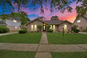 2818 Colonial Dr, Sugar Land, TX 77479 - Photo 2