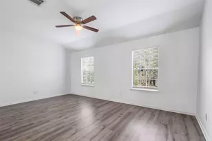 211 Blushwood Pl, The Woodlands, TX 77382 - Photo 12