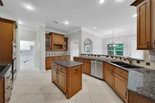 8918 Summerdale Ln, Conroe, TX 77302 - Photo 6