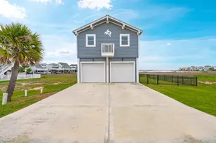 944 Tiki Dr, Tiki Island, TX 77554 - Photo 4