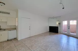 10855 Meadowglen Ln, Houston, TX 77042 - Photo 2