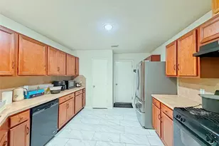 9507 Narnia Springs Ct, Houston, TX 77075 - Photo 8