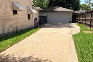 15930 Buccaneer Ln, Houston, TX 77062 - Photo 2