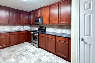 341 Lake Line Dr, Alvin, TX 77511 - Photo 4