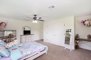 1055 S Anderson St, Angleton, TX 77515 - Photo 16