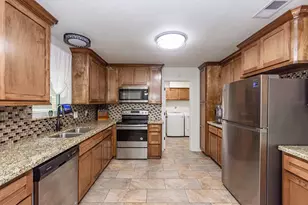 1055 S Anderson St, Angleton, TX 77515 - Photo 8