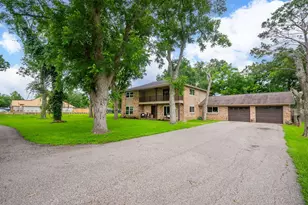 1055 S Anderson St, Angleton, TX 77515 - Photo 22