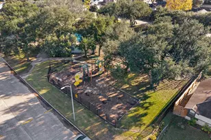 11003 Landsbury Ct, Houston, TX 77099 - Photo 32