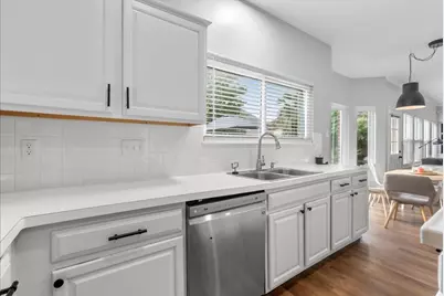 311 Welford Lane, Highlands, TX 77562 - Photo 10