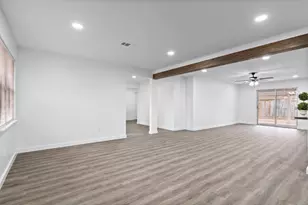 322 E Edgebrook Dr, Houston, TX 77034 - Photo 4