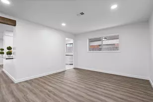 322 E Edgebrook Dr, Houston, TX 77034 - Photo 10