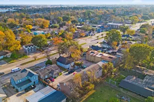 8451 1/2 Howard Dr, Houston, TX 77017 - Photo 16