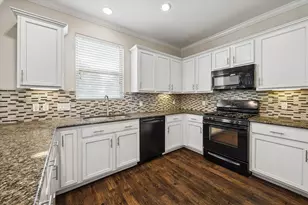 660 Oak Cir Dr E, Conroe, TX 77301 - Photo 10