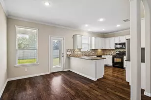 660 Oak Cir Dr E, Conroe, TX 77301 - Photo 8