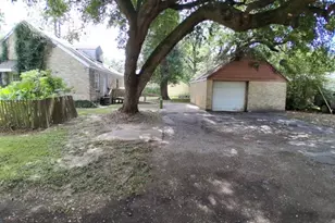 1304 Rhodora St, La Marque, TX 77568 - Photo 4