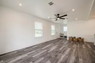 913 Bennington, Houston, TX 77022 - Photo 4