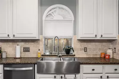 7406 Summer Trail Drive, Sugar Land, TX 77479 - Photo 18