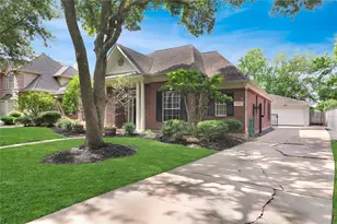 7406 Summer Trail Dr, Sugar Land, TX 77479 - Photo 2