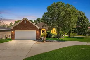 958 Lake View Dr, Montgomery, TX 77356 - Photo 1