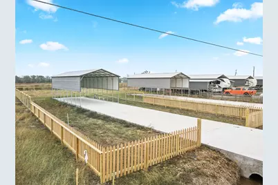909 26th Street, Dickinson, TX 77539 - Photo 2