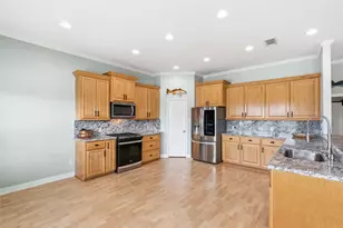 911 Bonita St, Bayou Vista, TX 77563 - Photo 6