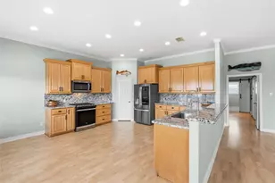 911 Bonita St, Bayou Vista, TX 77563 - Photo 8