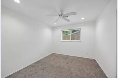 7050 Cole Creek Drive, Houston, TX 77092 - Photo 10