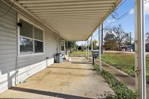 1164 E Kyle Rd, Clute, TX 77531 - Photo 2