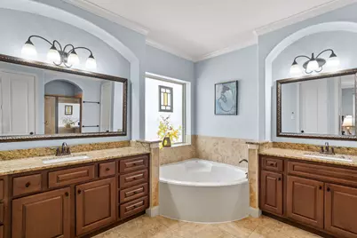 626 Dalton Lane, Sugar Land, TX 77479 - Photo 18