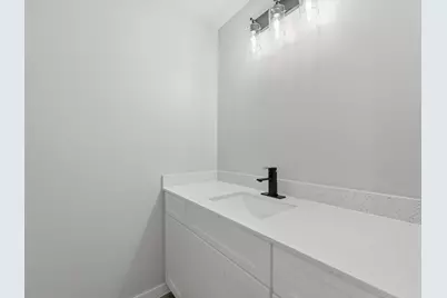 413 S 12th St, Conroe, TX 77301 - Photo 14