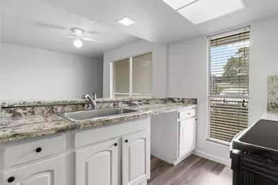 781 Country Place Drive #2083, Houston, TX 77079 - Photo 6