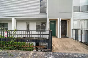 781 Country Pl Dr, Houston, TX 77079 - Photo 2