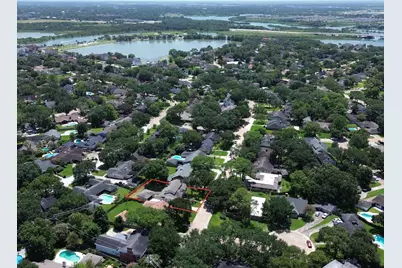 18583 Martinique Drive, Houston, TX 77058 - Photo 32