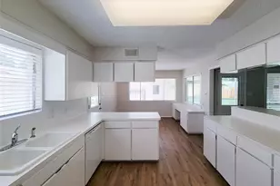 18583 Martinique Dr, Houston, TX 77058 - Photo 8