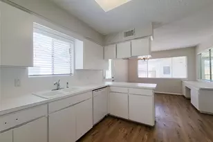 18583 Martinique Dr, Nassau Bay, TX 77058 - Photo 12
