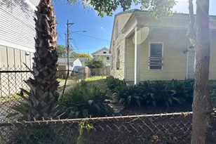 1220 34th St, Galveston, TX 77550 - Photo 2