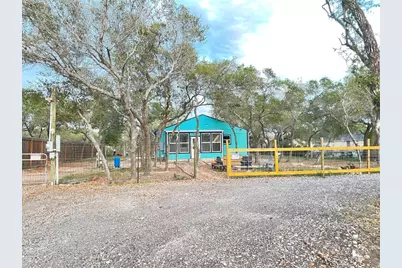 1016 Hardee Street, Rockport, TX 78382 - Photo 4