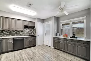 8 Arlington St, Conroe, TX 77301 - Photo 18