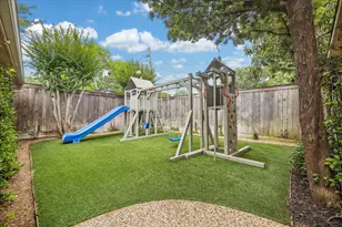3842 Meadow Lake Ln, Houston, TX 77027 - Photo 32
