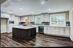 2826 Edgewood Dr, Sugar Land, TX 77479 - Photo 4