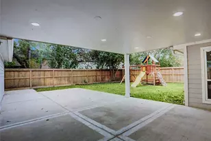 2826 Edgewood Dr, Sugar Land, TX 77479 - Photo 12