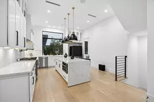 209 W 10th 1/2 St, Houston, TX 77008 - Photo 8