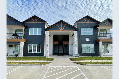 802 W Loop, El Campo, TX 77437 - Photo 2