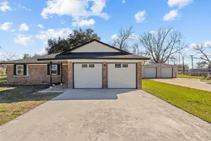 426 County Rd 243, Angleton, TX 77515 - Photo 2