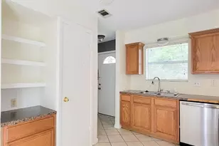 18 N Wavy Oak Cir, The Woodlands, TX 77381 - Photo 8