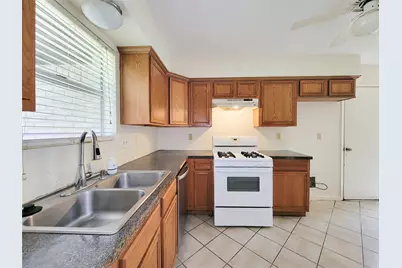 18 N Wavy Oak Circle, The Woodlands, TX 77381 - Photo 6