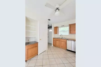 18 N Wavy Oak Circle, The Woodlands, TX 77381 - Photo 8