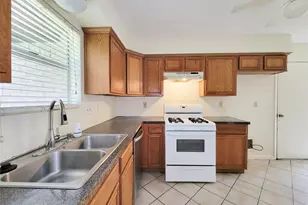 18 N Wavy Oak Cir, The Woodlands, TX 77381 - Photo 6