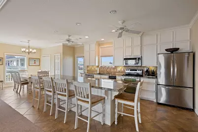 3125 James, Crystal Beach, TX 77650 - Photo 16