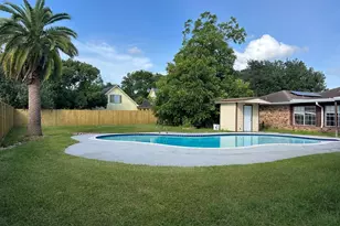 5822 4th St, Danbury, TX 77534 - Photo 4